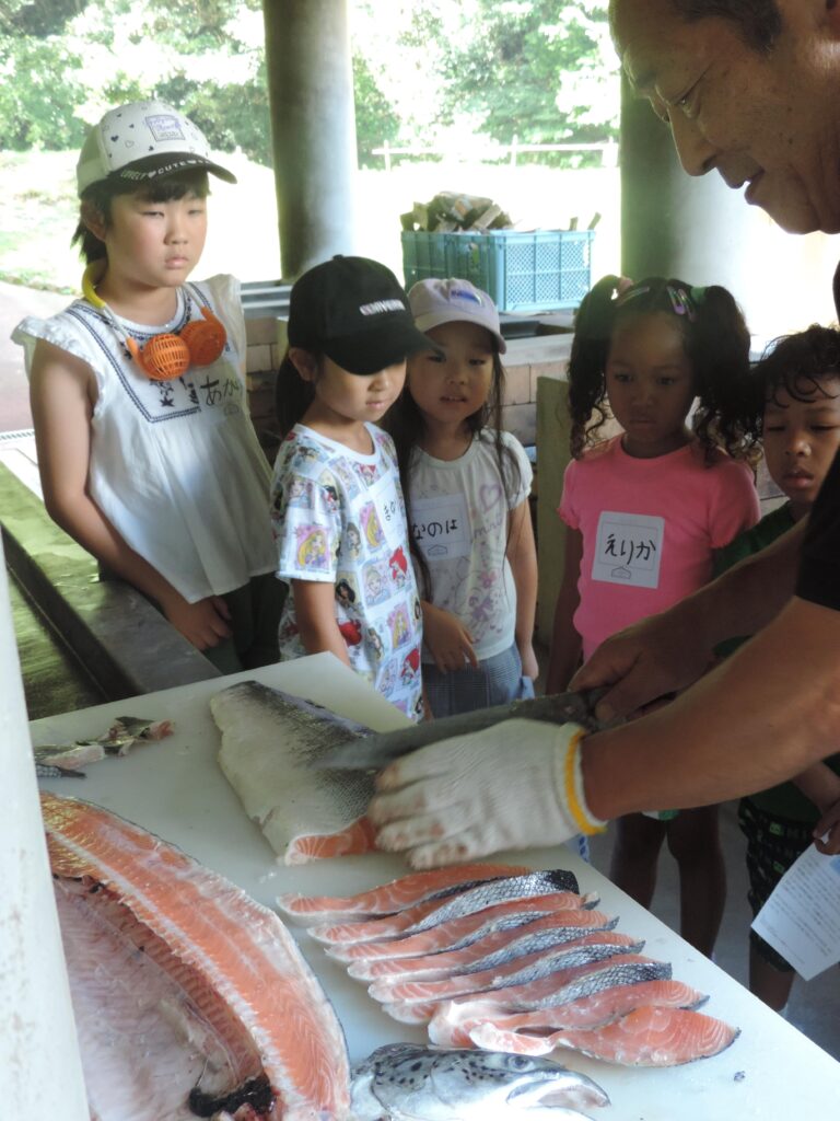 デイキャンプにて。お魚の専門の先生による出張講座